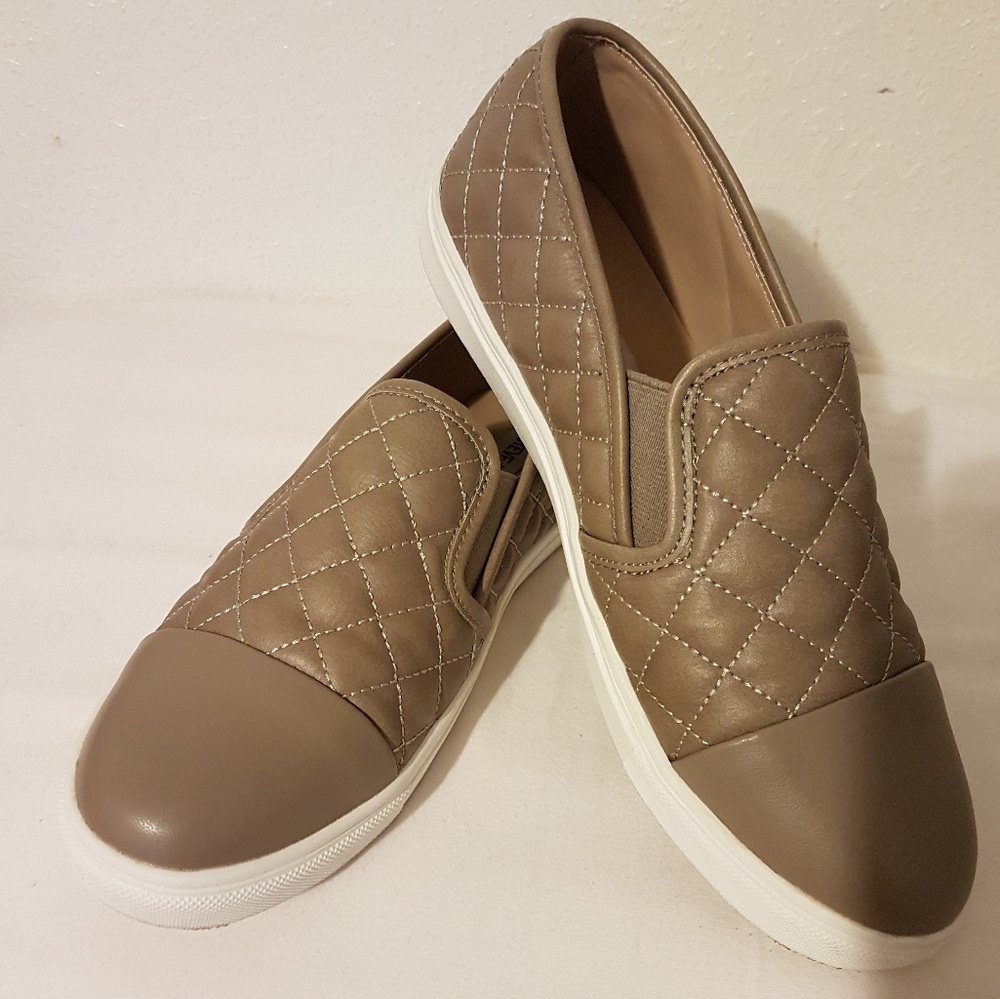 Steve Madden Flatform.